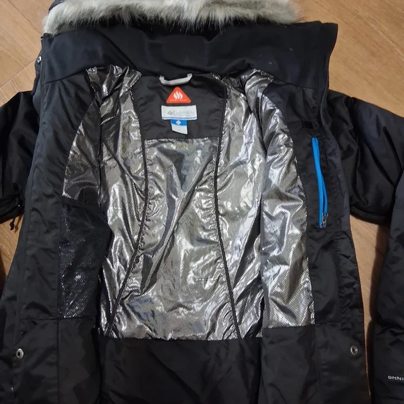 Columbia Black Quilted Hooded Jacket with White Logo - Picture 5 of 7